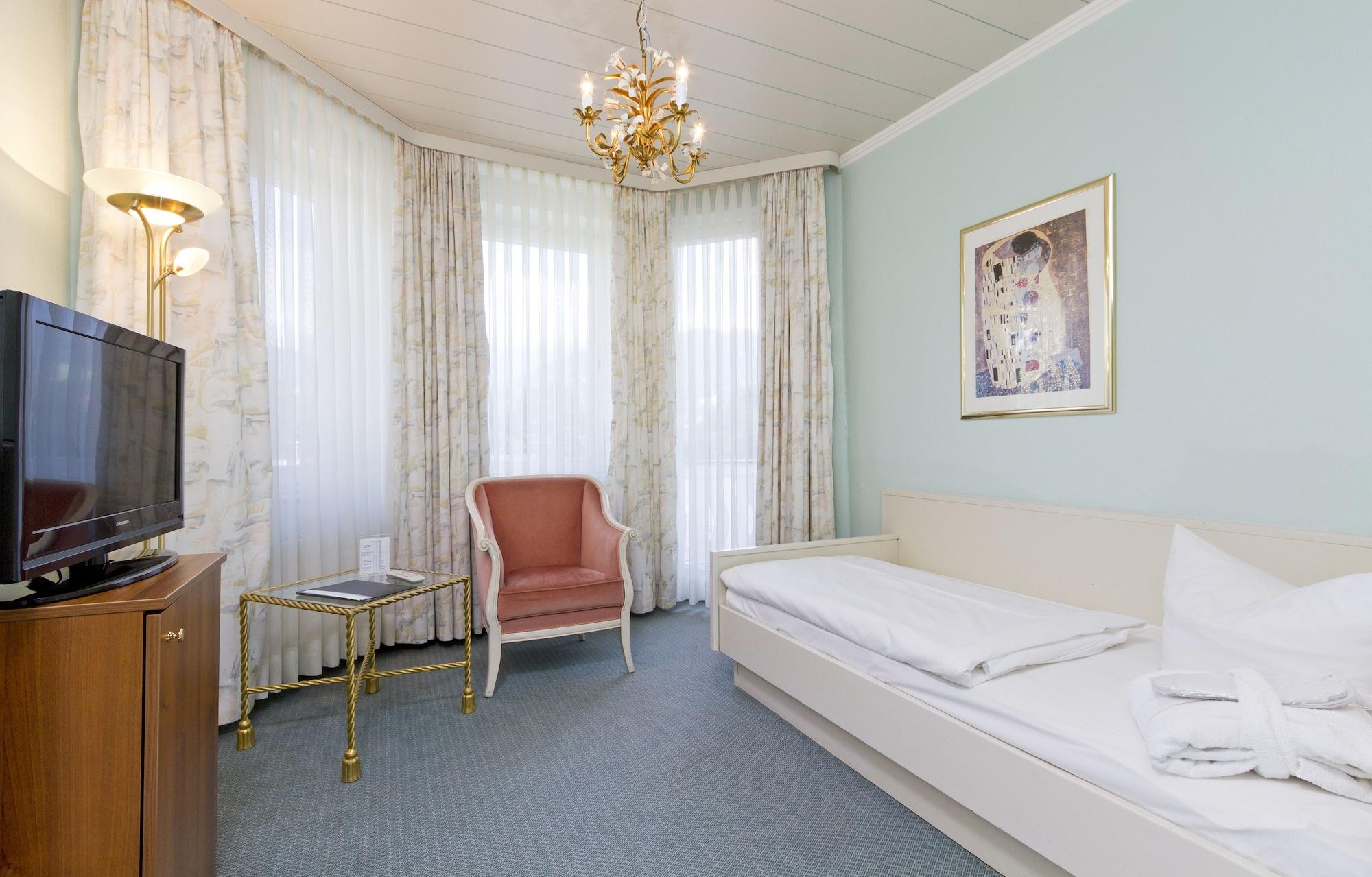维特尔斯巴赫尔瑞诗高级酒店 加爾米施-帕滕基興 客房 照片