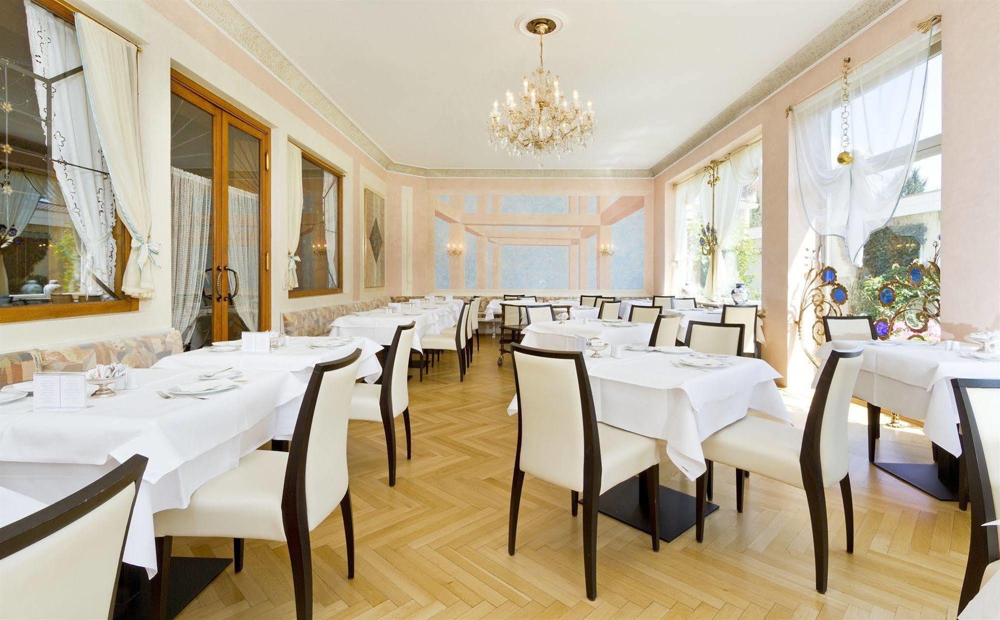 维特尔斯巴赫尔瑞诗高级酒店 加爾米施-帕滕基興 餐厅 照片